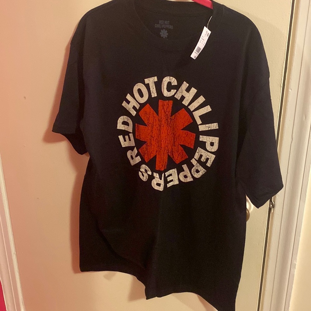 🌸 NWT Red Hot Chilli Peppers t shirt! Mens size large!